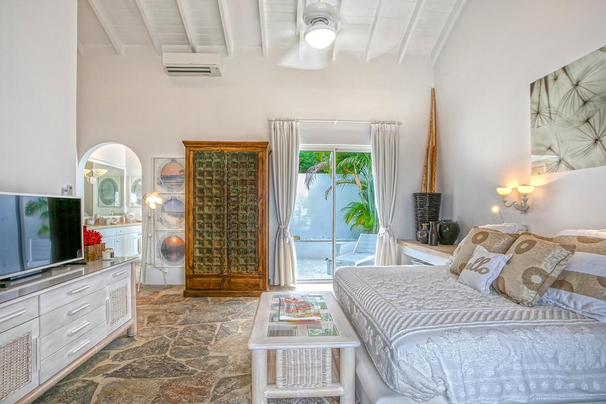 St Martin beachfront luxury villa rental - The bedroom 3